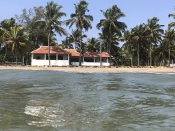 La maison vue de la mer à Cherai